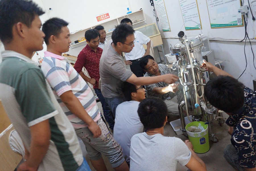 学员实践学习液体菌种发酵罐对培养基灭菌生产新技术3