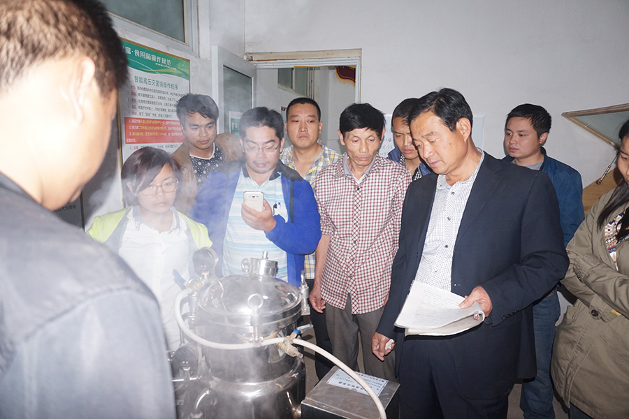 学员实践学习液体菌种培养液制作新技术2