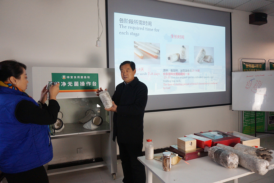 史老师亲自远程为外国友人授课2
