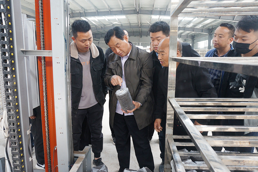 学习现代化食用菌出菇棒生产流程2