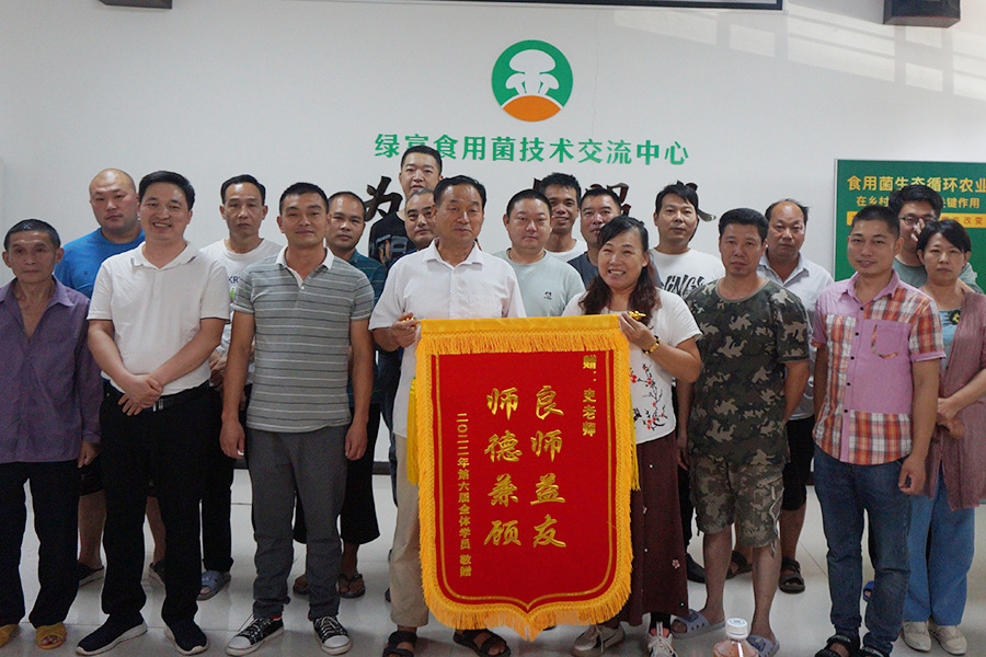 学到满意的技术，为老师献上锦旗1